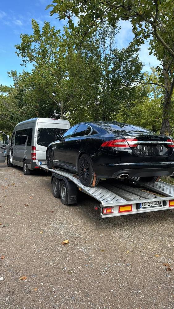 Jaguar XF, încărcat pentru drum